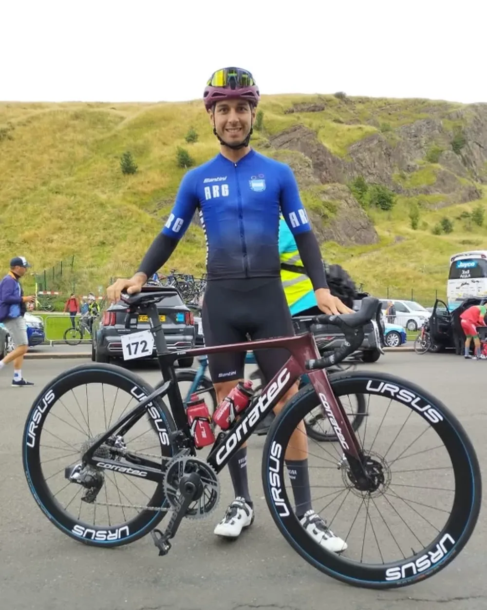 Nico Tivani no pudo terminar el Mundial que terminó consagrando a Van der Poel