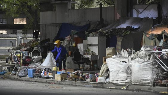 Cien personas bajo los puentes de la Ciudad