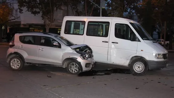 No funcionaban los semáforos y protagonizaron un fuerte choque