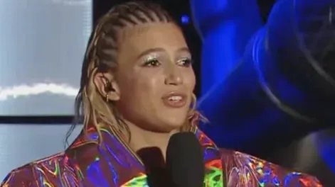 El pomposo y brillante look de Stefi Roitman en “La Voz” que provocó un sinfín de memes