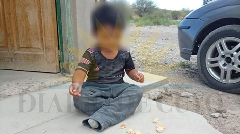 El pequeño de 3 años caminaba solo por la calle, mientras su hermano mayor estaba en su casa, también sin la supervisión de algún adulto.&nbsp;