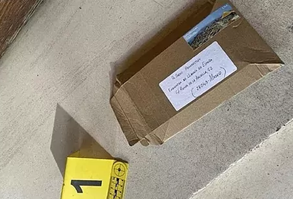 Hallaron más paquetes bomba o incendiarios en España: uno iba dirigido al presidente Sánchez