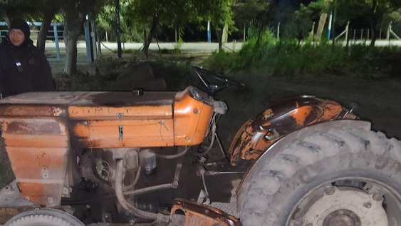 El tractor que el sujeto intentó robar.
