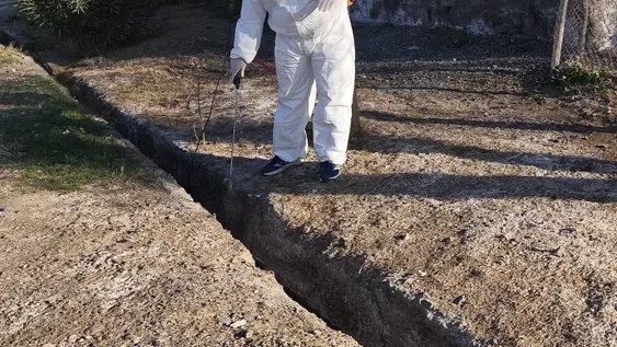 PREVENCIÓN. En Sarmiento comenzaron a fumigar espacios con larvicida combatir las larvas de mosquitos y prevenir casos de dengue en la comuna.