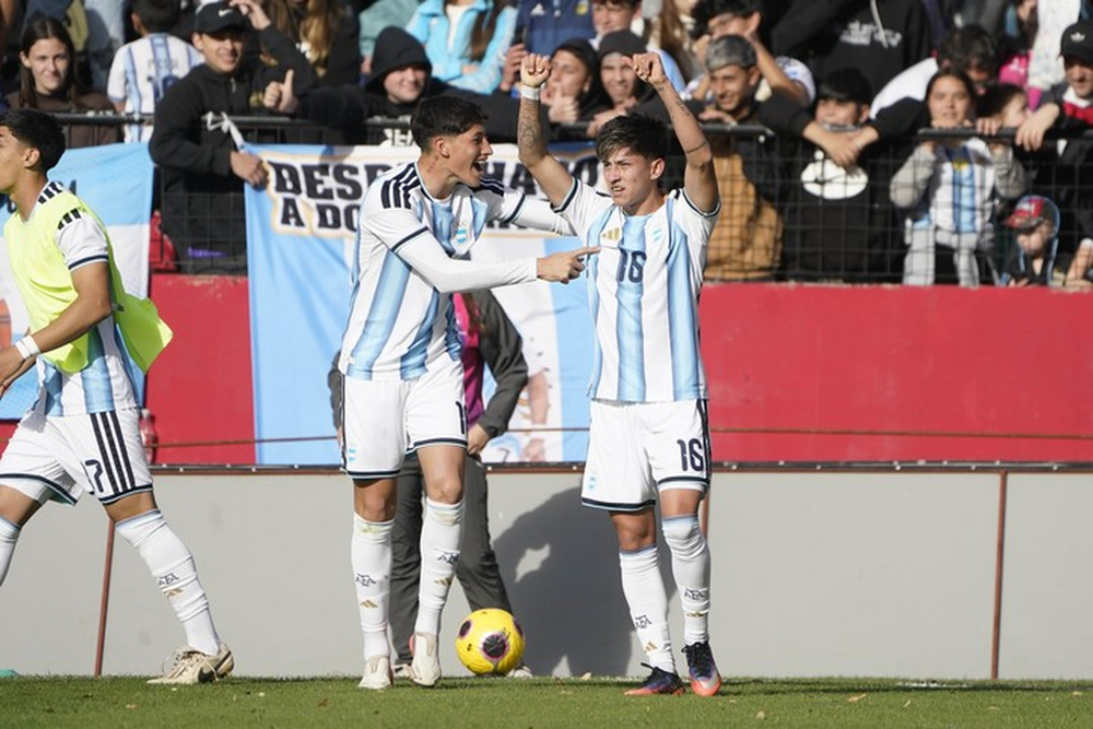 Argentina festejó sobre el final del partido.