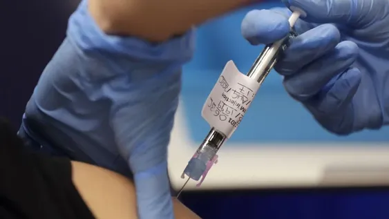 Rusia registró su segunda vacuna contra el coronavirus y la tercera “está en camino”