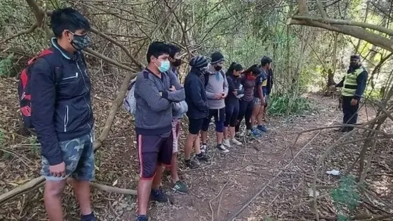 Más de 30 bolivianos fueron detectados entrando al país por un paso clandestino