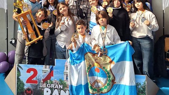 Primeros. Los chicos del taekwondo de Barreal se quedaron con todo en Rancagua.