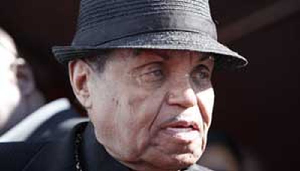 El padre de Michael Jackson dijo que pospondrán el entierro