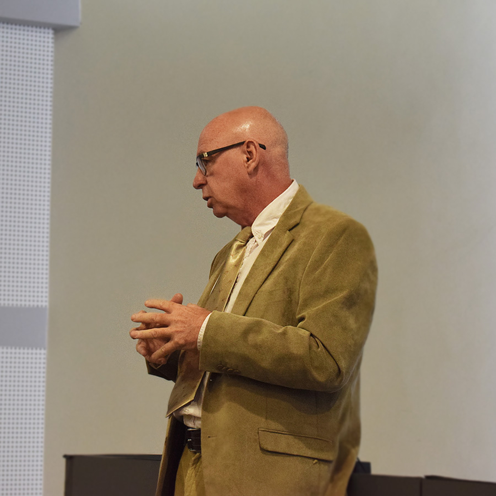 Enrique Mattar.