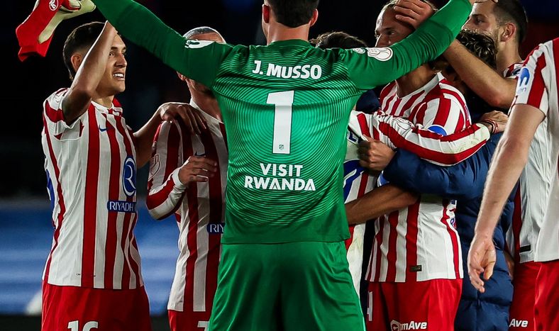 El arquero argentino Juan Musso resultó fundamental en el global para el Atlético de Madrid.