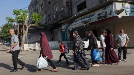 Israel ordena evacuación de civiles del norte de la Franja de Gaza y miles huyen de la zona