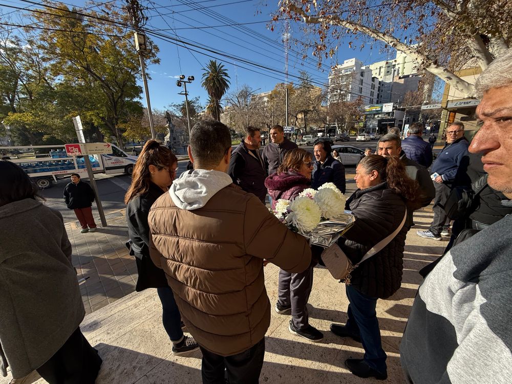 Familiares y amigos de las víctimas de la tragedia aérea. Foto: Daniel Arias