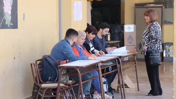 Se abrió la votación para renovar parte de los legisladores