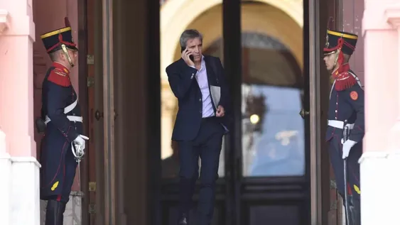 ¿MALOS RUMORES? El ministro de Economía afirmó que el tema de déficit de dólares es un nuevo capítulo del desafío comunicacional de la gestión de Milei.