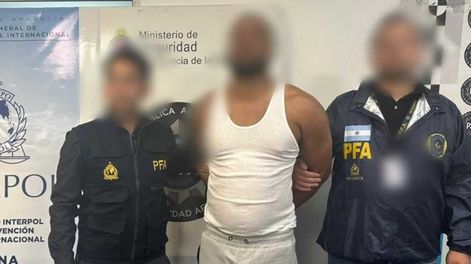 Emerson fue detenido en un vuelo proveniente de Francia.