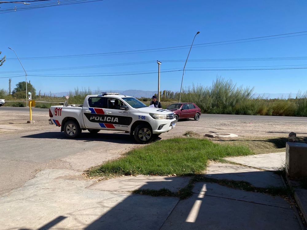 El motociclista de la tragedia en Caucete no resistió luego de las graves heridas que recibió tras impactar contra un auto. Foto gentileza El Bastón.