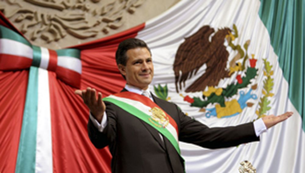 En medio de violentos incidentes, asumió Peña Nieto en México