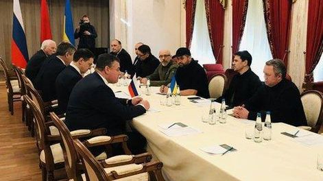 Comenzaron las negociaciones y Ucrania exige un “alto al fuego inmediato” de Rusia