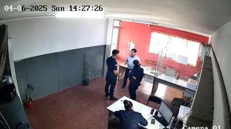 [VIDEO REVELADOR] El momento en el que el juez concurrió a la comisaría para interceder a favor de un detenido