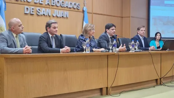 La apertura de las jornadas de capacitación sobre el nuevo sistema de subastas electrónicas estuvo a cargo de la presidenta de la Corte de Justicia, Adriana García Nieto.