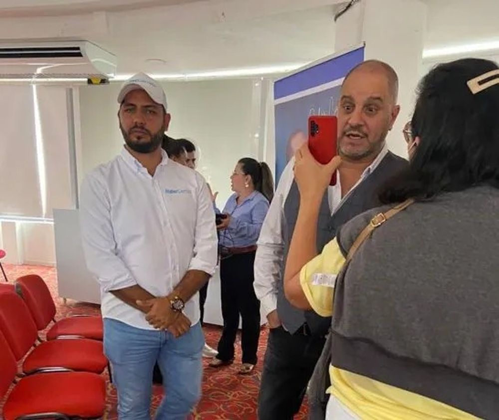Cositorto apareció en Colombia haciendo campaña en las elecciones legislativas