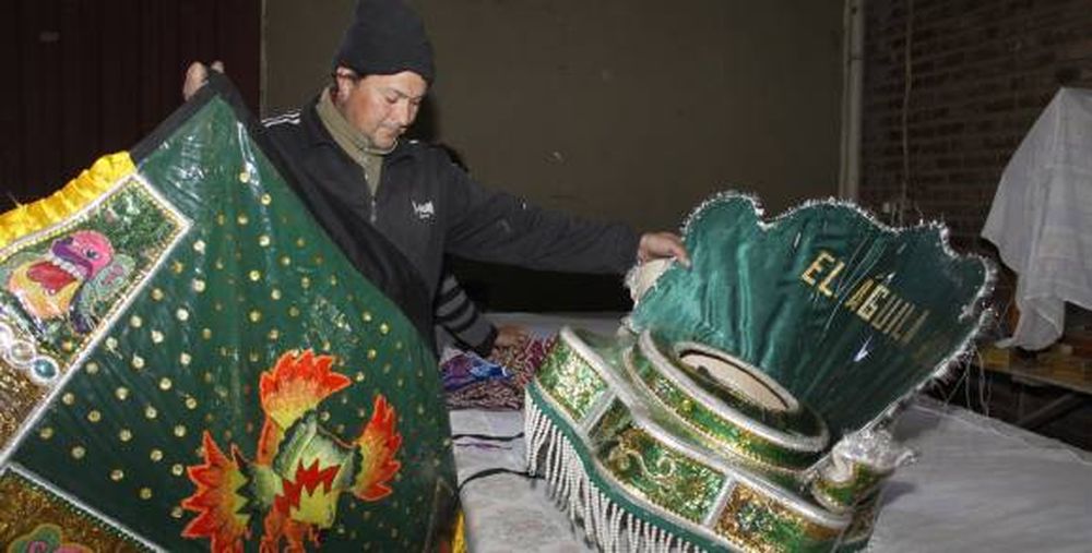 Con los trajes listos, se acerca la fiesta de la patrona boliviana