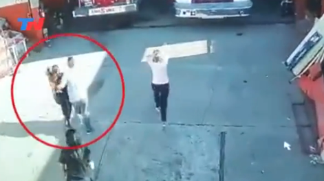 [VIDEO] Una bombero le salvó la vida a una beba que no podía respirar