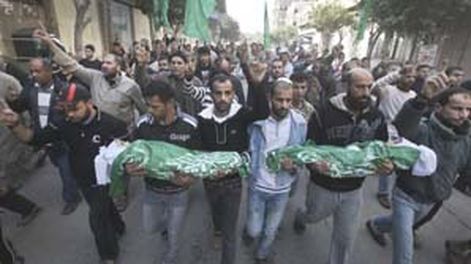 Barcos de guerra israelíes bombardean Gaza