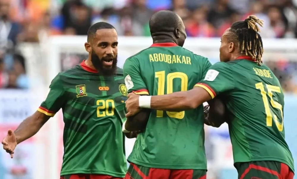 Serbia y Camerún empataron en un partido electrizante