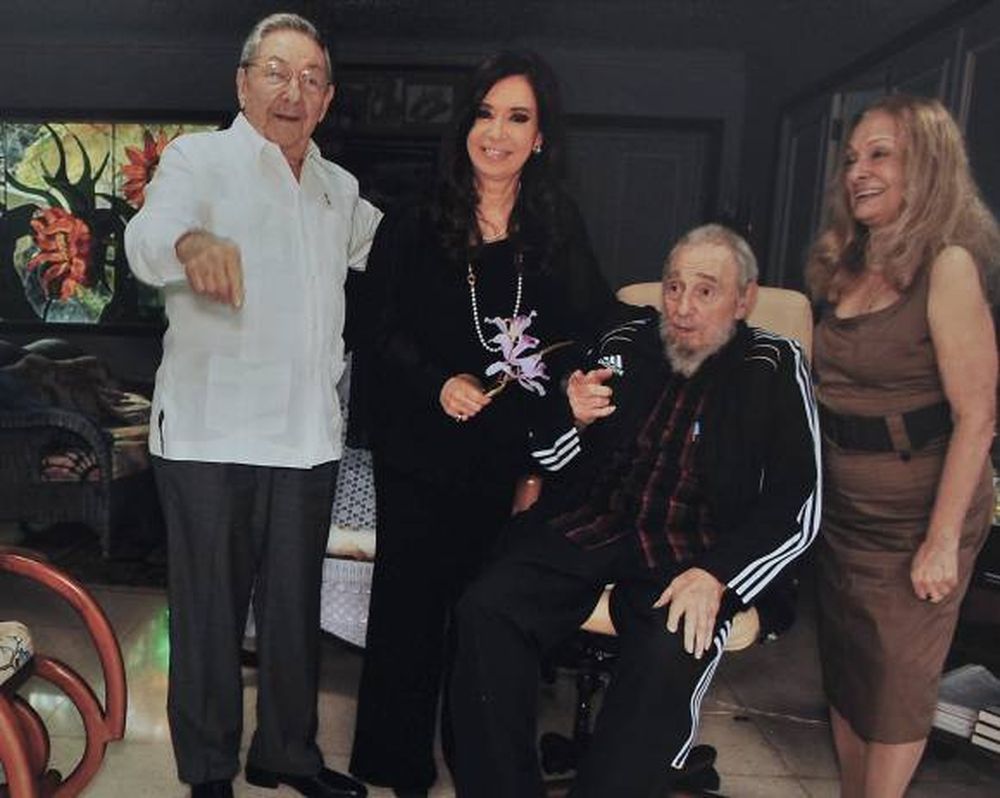 Mostraron  las fotos de  CFK y Fidel