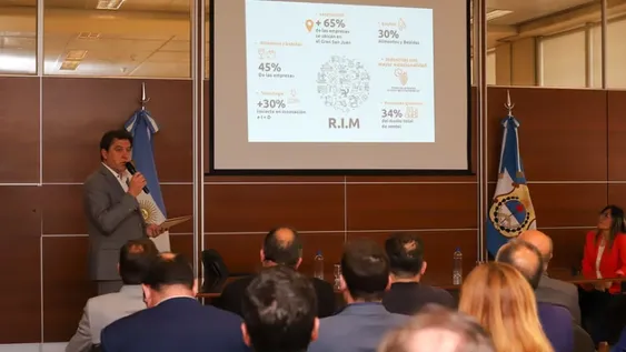 LA PRESENTACIÓN del informe fue ante funcionarios de la provincia y también frente a empresarios. El objetivo es que los datos sirvan para ordenar políticas públicas.