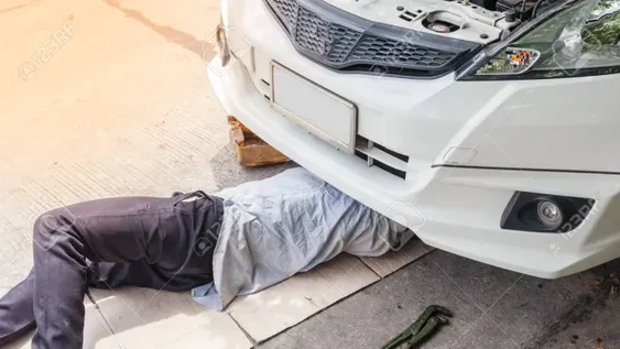 Mecánico murió aplastado por un auto mientras trabajaba en un taller