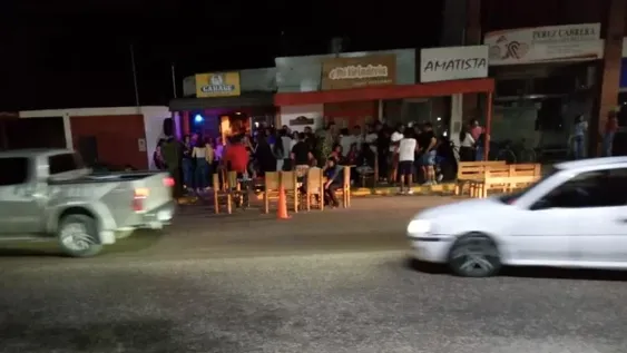 Más de 65 personas rompieron el distanciamiento en un conocido bar que terminó clausurado