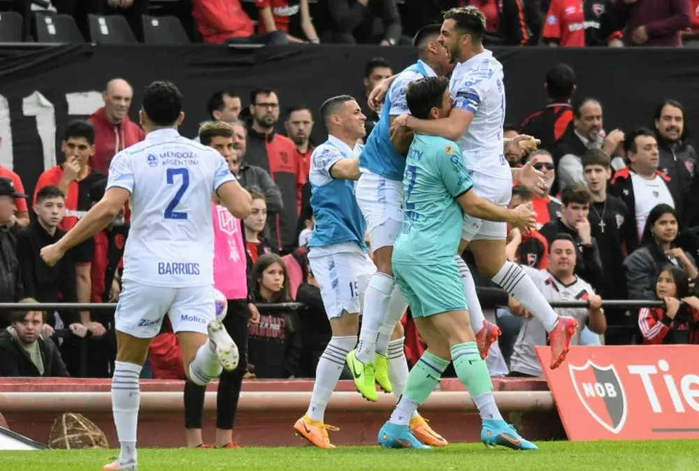 Godoy Cruz consiguió un triunfo clave ante Newell’s, en Rosario