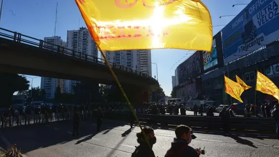 Calefaccionar ambientes no sube el riesgo de contagios si tienen ventilación cruzada