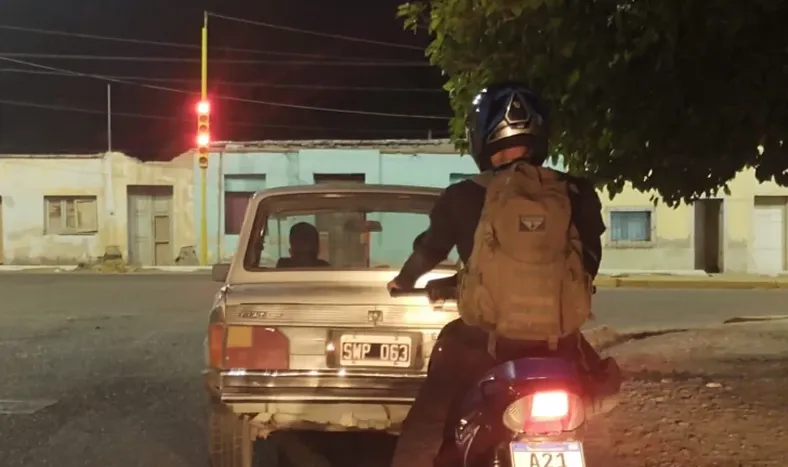 Policía que no cumple con normas de tránsito