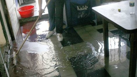 Unas 20 casas inundadas con agua de las cloacas
