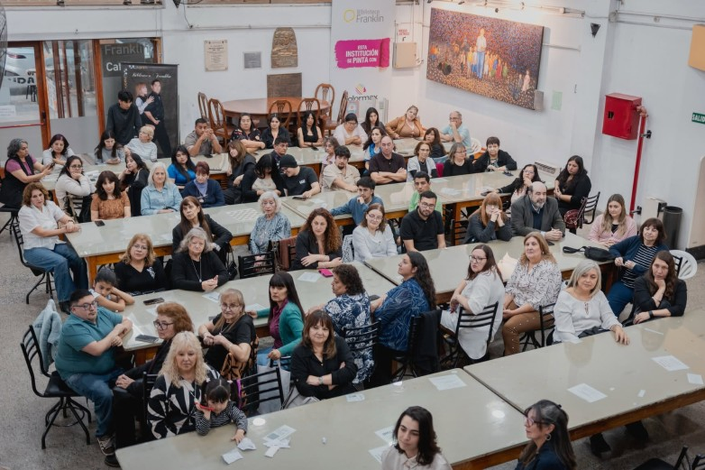 Las bibliotecas populares recibieron obras de arte y material didáctico.&nbsp;