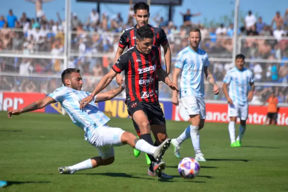 Atlético Tucumán perdió ante Patronato y dejó abierta la definición del torneo