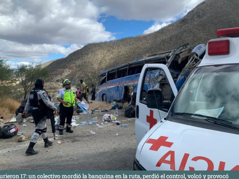 Un colectivo perdió el control, volcó y provocó una tragedia: 17 fallecidos