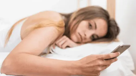 Dormir mal puede estar vinculado con el uso de las redes sociales