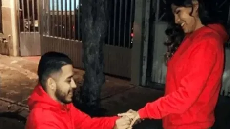 Le propuso casamiento a su novia en Nochebuena y falleció en Navidad