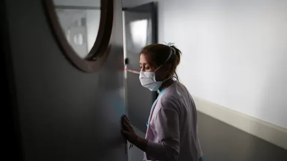 Confirmaron 949 contagios y 14 muertes por coronavirus en las últimas 24 horas en el país