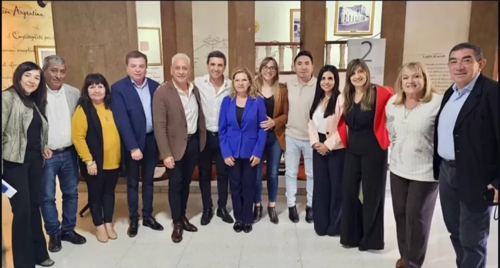 Las ausencias en la foto de Andino con el bloque Justicialista en la Legislatura