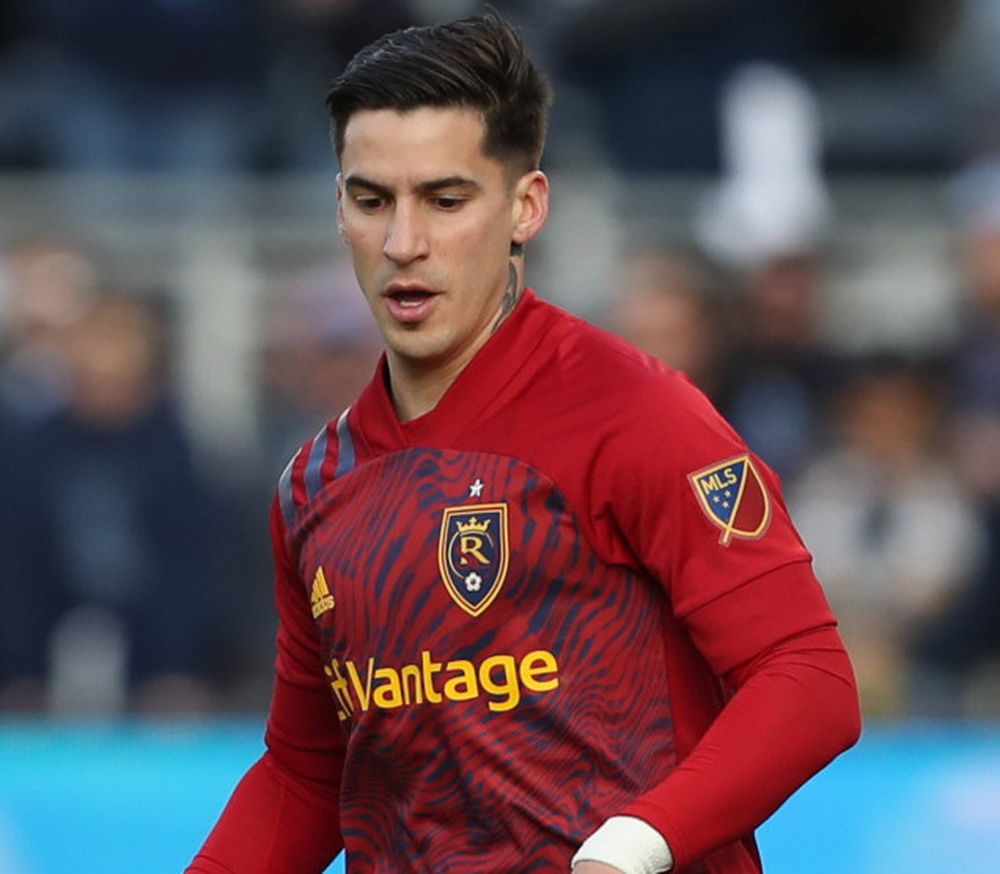 PRIMERO. Jonathan Menéndez se convirtió en el primer refuerzo de San Martín para su regreso a Primera División. El delantero llega desde el fútbol de Grecia.