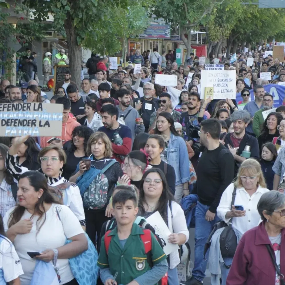 El reclamo de cuidar la universidad movilizó a más de 25.000 personas