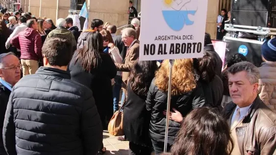 Decenas de abogados se manifestaron contra la despenalización del aborto