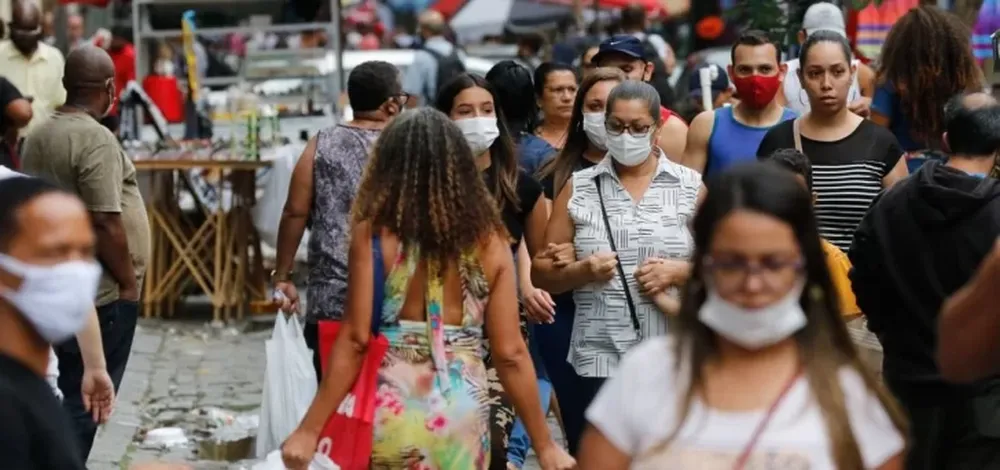 Brasil bate récord de casos de coronavirus y detecta 270.000 en un día