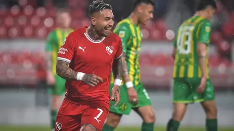 Independiente goleó a Aldosivi y cayó granizo en Avellaneda